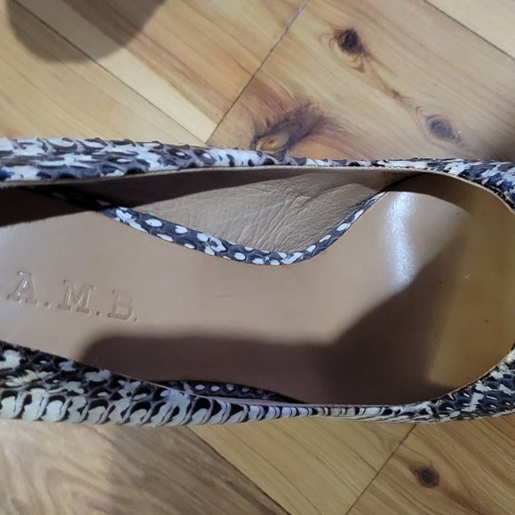 L.A.M.B Snakeskin Shoes (Size 9) - Picture 3 of 4